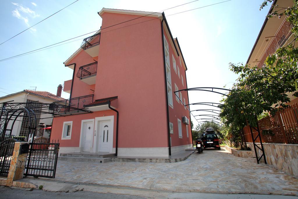 Apartments Villa Dalmazia Trogir Quarto foto
